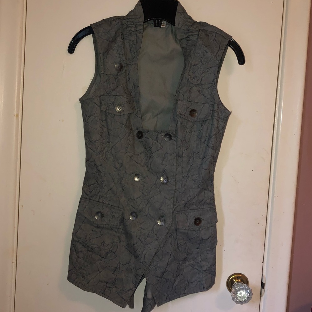 ENTRY VEST -grey/charcoal coloured button vest top
